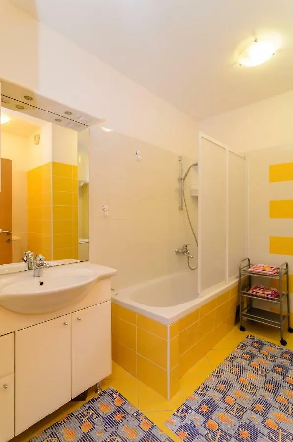 Ornella Apartment Zadar 0*,